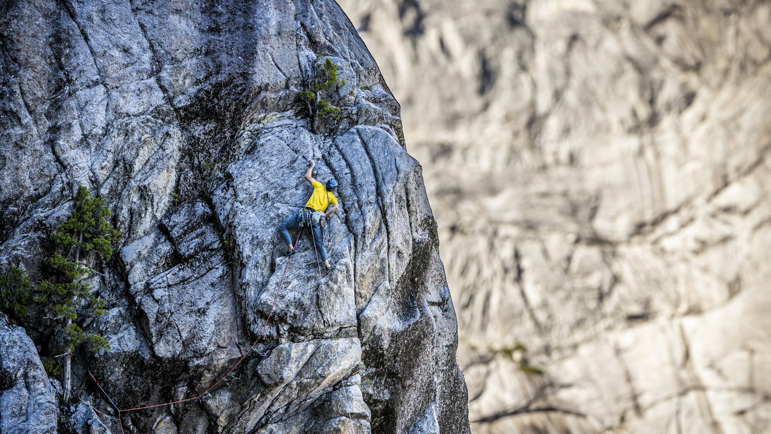 Jernej Kruder climbing a granite wall during the Cochamó 2026 expedition