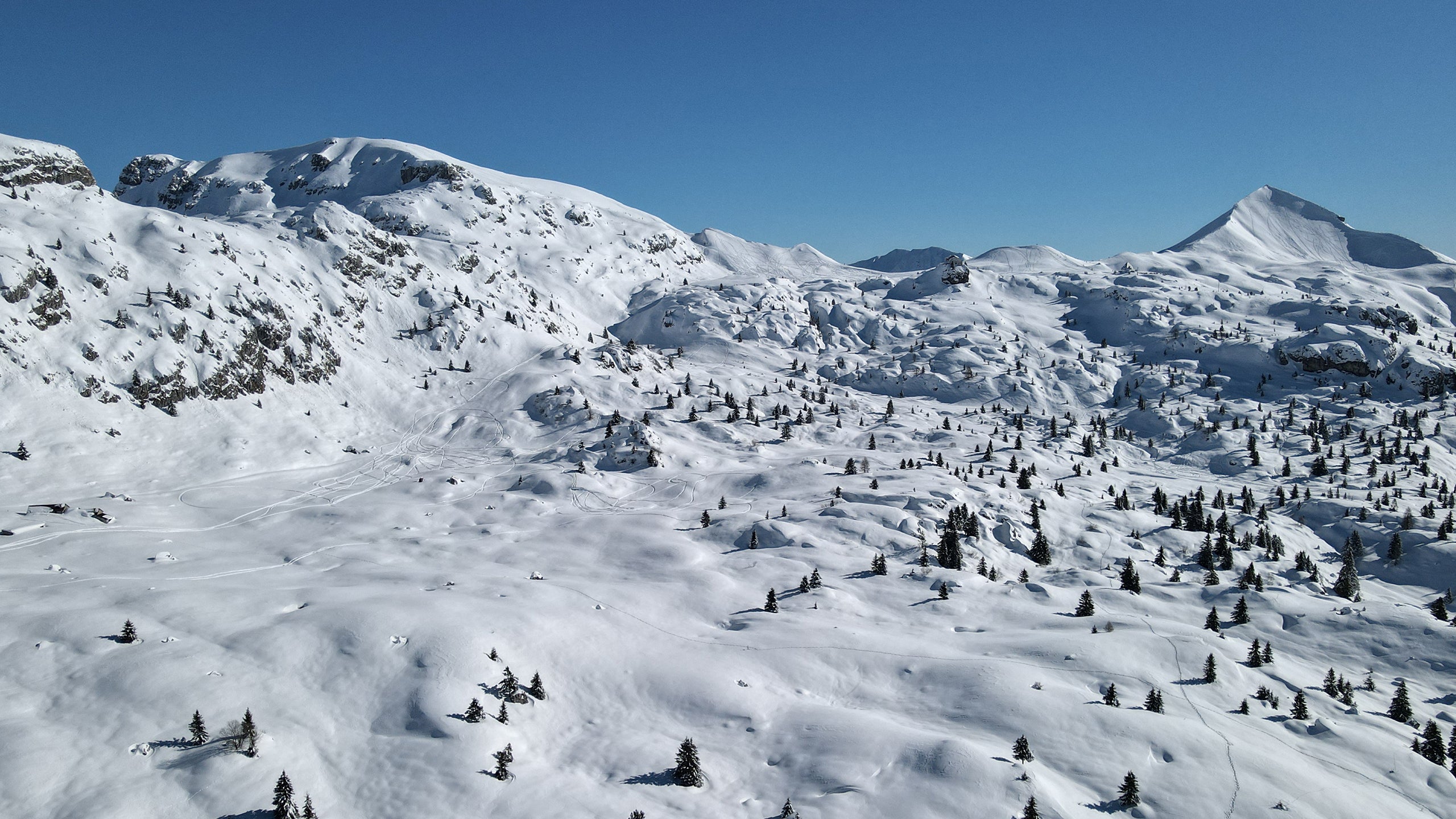 Snowshoeing in Lombardy with SCARPA trekking boots