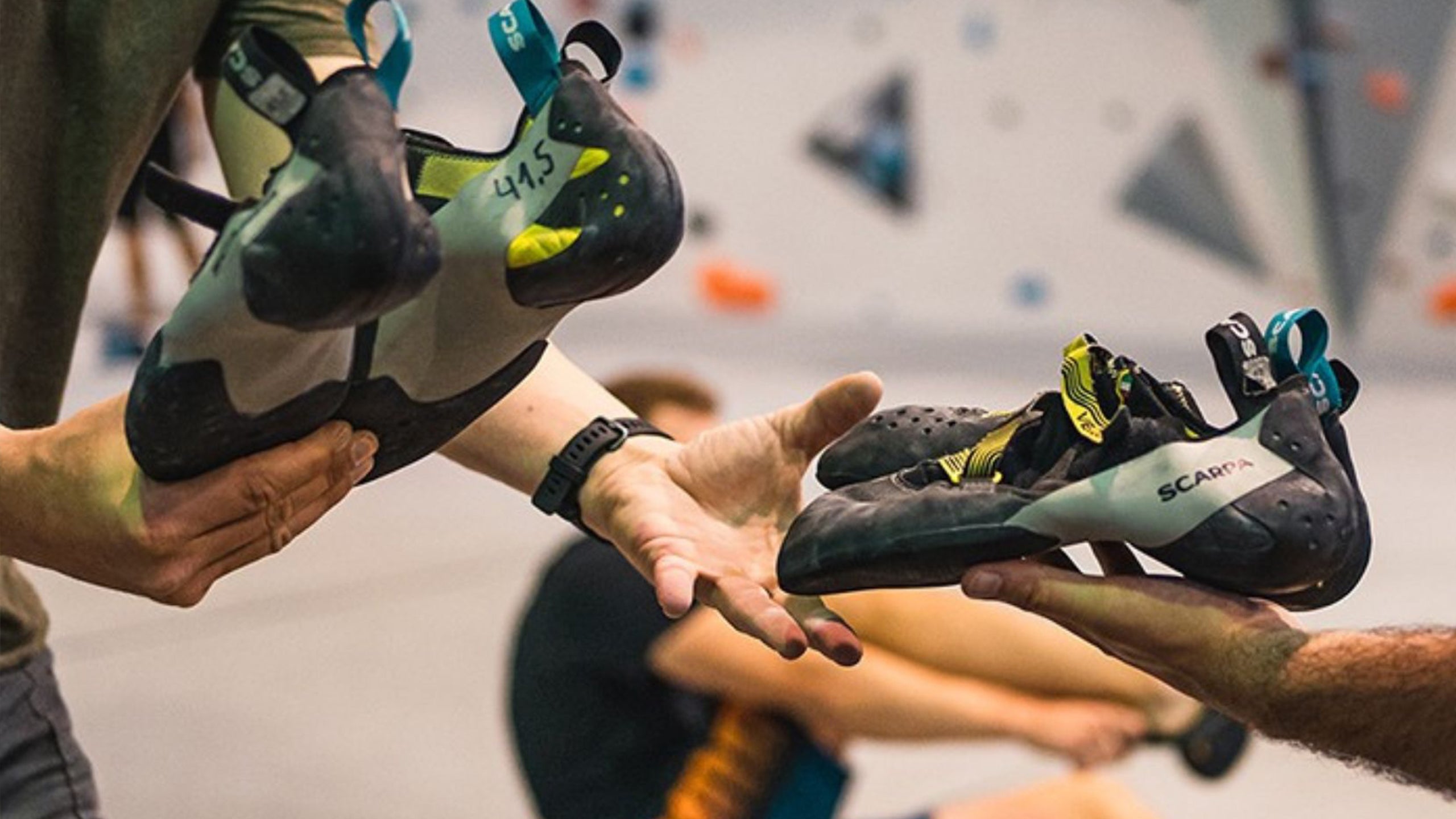 Climbing Demo Tour France – climbers checking SCARPA climbing shoes features