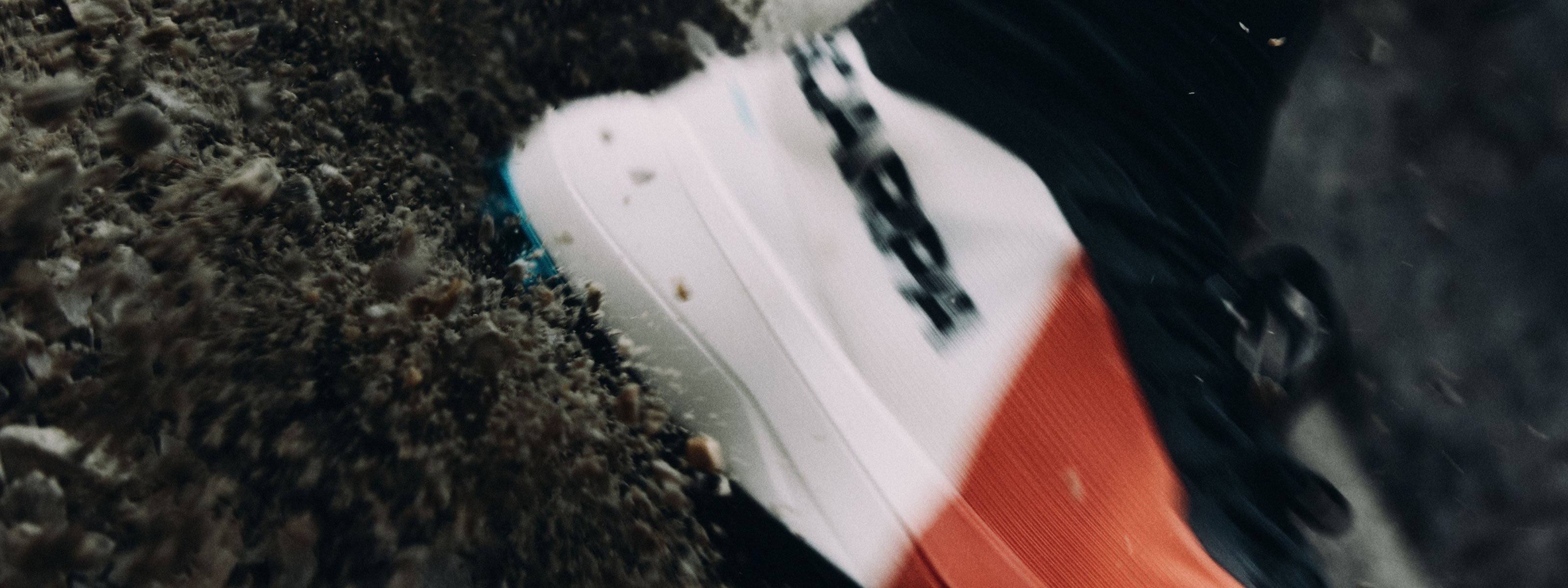 Alien alpine running shoe Zoom
