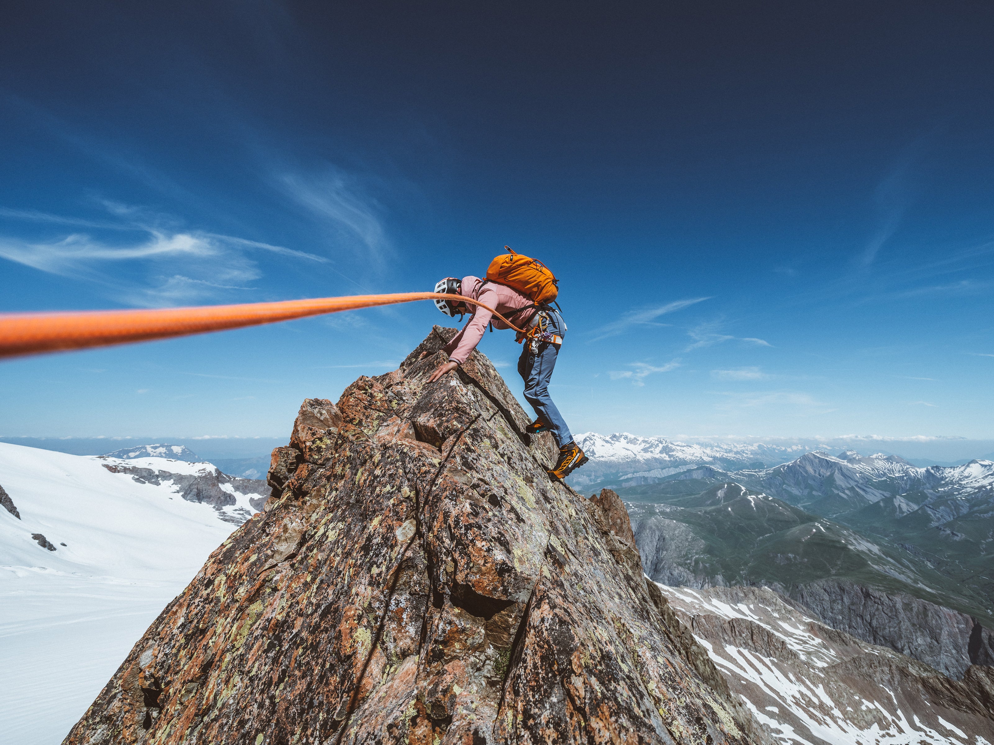 Mountaineering, boots for performance and safety at high altitude