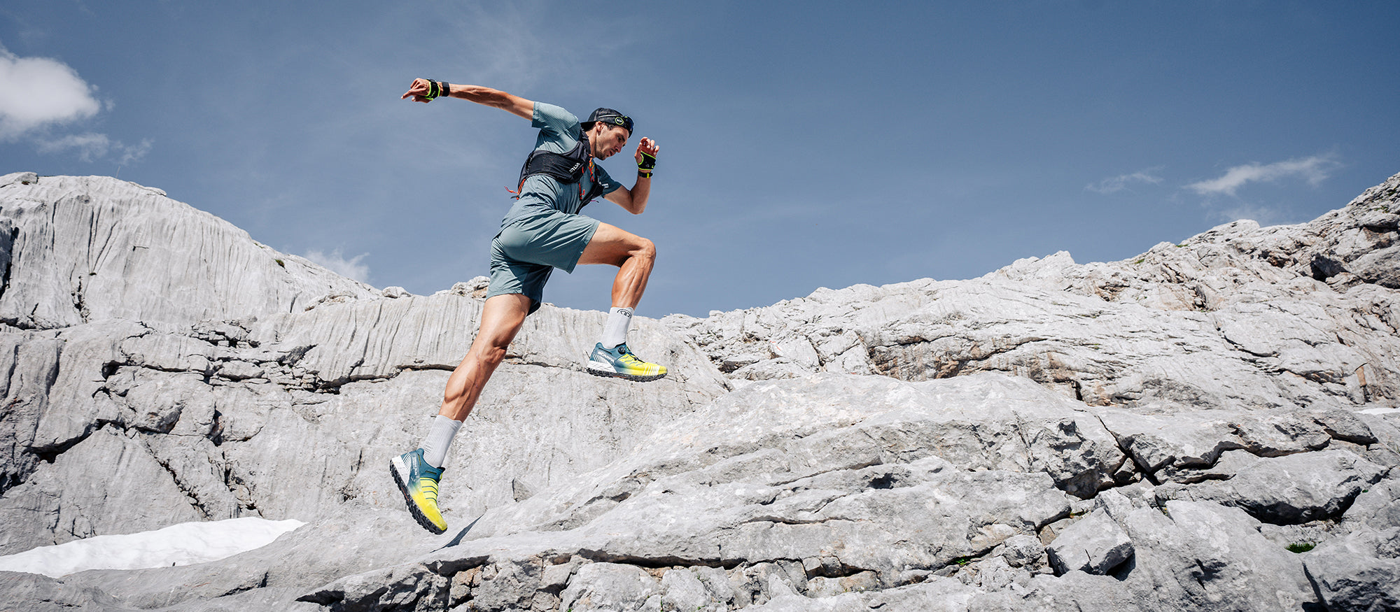 Philipp_Ausserhofer running on rocky terrain with Ribelle Run Kalibra HT