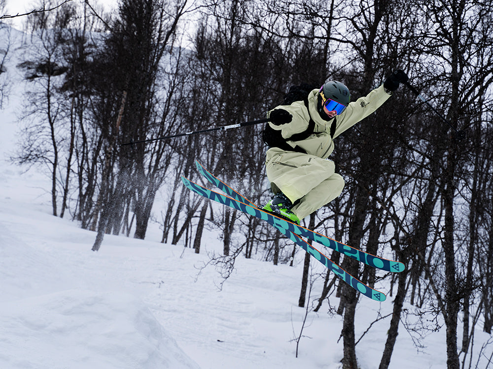 Nikolai Schirmer skiing on a snowy mountain wearing 4-Quattro Pro