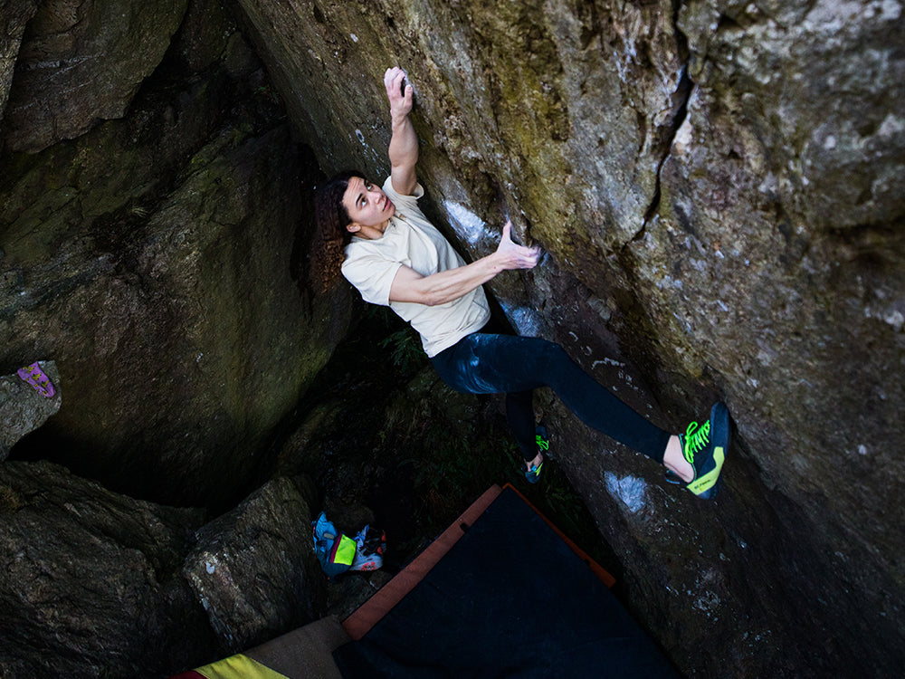 Molly TS Welsh climbing the Nazgul's Traverse, UK with Mago climbing shoes