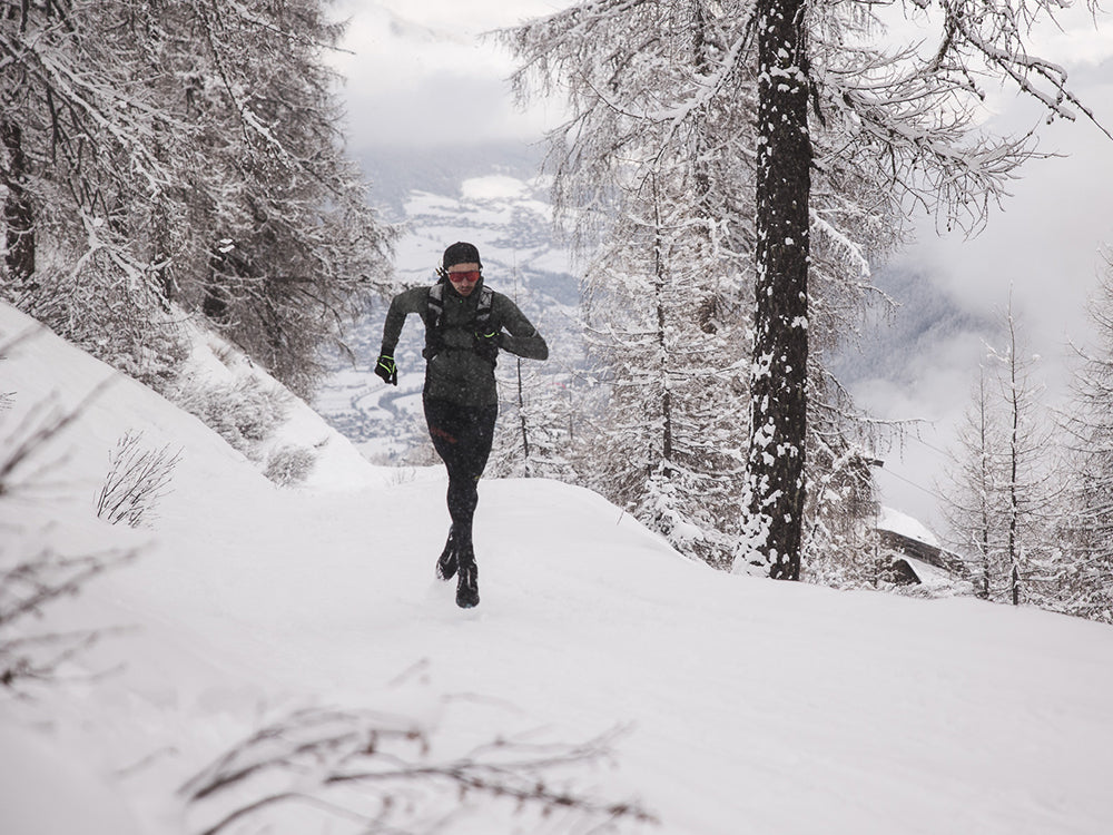 Philipp_Ausserhofer running on a snow-covered trail with Ribelle Run Kalibra G